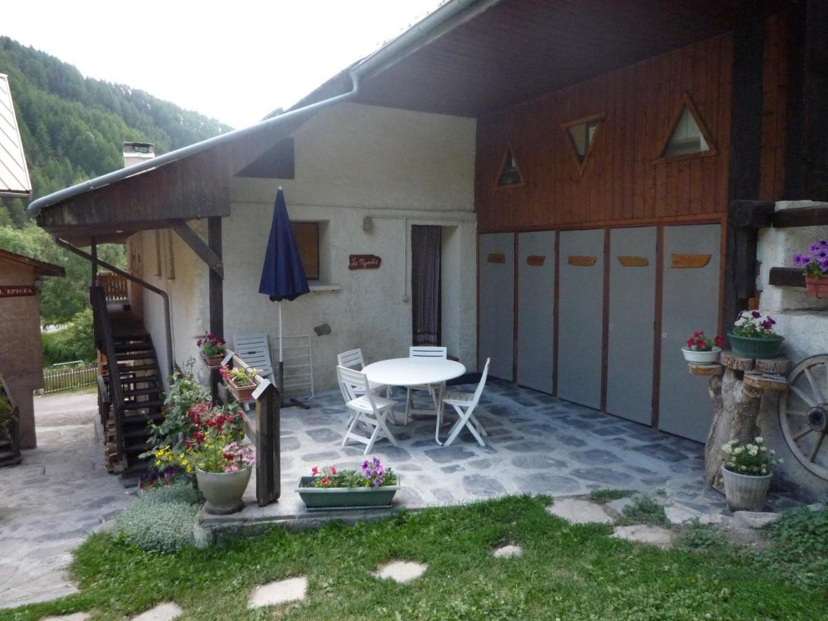 LE MYOSOTIS bel appartement dans vieille ferme de montagne rénovée Les Orres Exterior foto